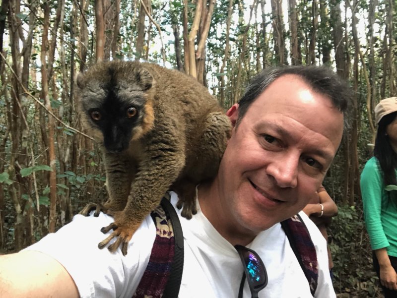 Vakona Forest Lodge Lemur Island lemur selfie