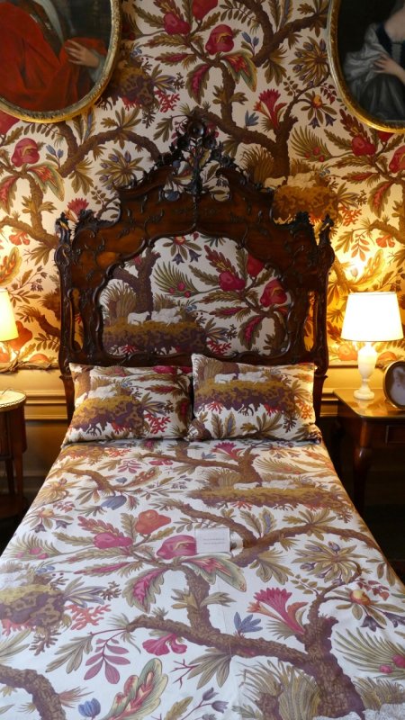 Van Loon House colorful bed