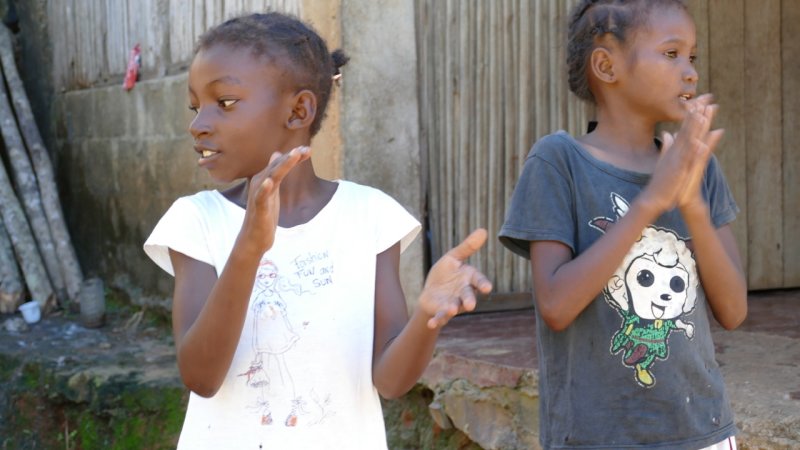 Kids putting on a performance in Ampangorinana