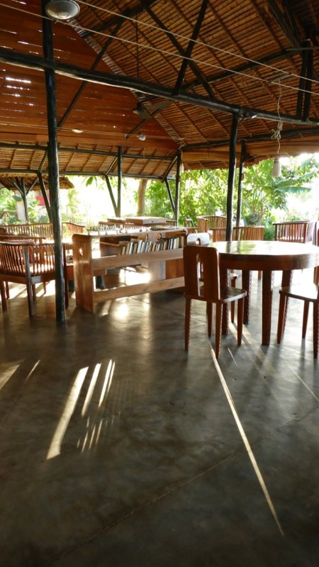 Lheure Bleue dining area