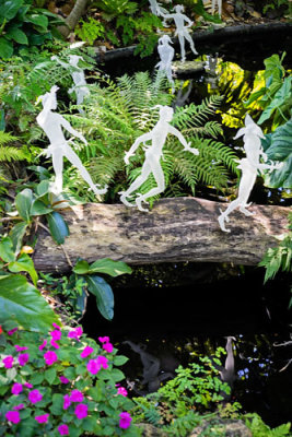 Dancing_Glass_Figures_on_Log