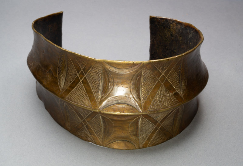 Fang collar, akur. 19th C, 15cm diameter, a beautiful object. See Perrois & Sierra Delage (1990), pg 164; Tessman (1913). 
