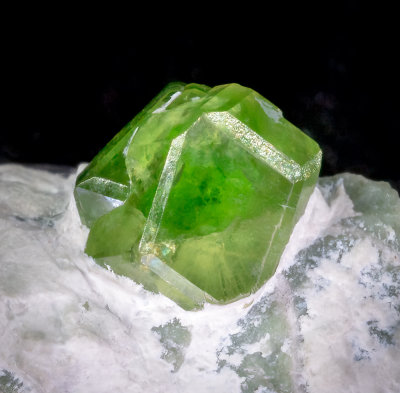 Andradite, 6 mm crystal from Jeffrey Mine, Val-des-Sources, Les Sources RCM, Estrie, Qubec, Canada