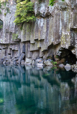 Columnar basalt reflections 