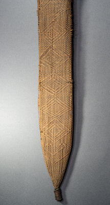Fang decorative basketwork as expressed in a knife sheath 