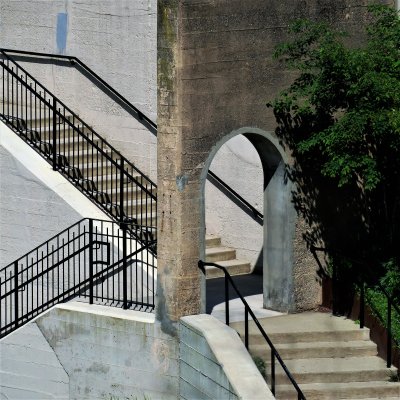 We visited the Great Falls of Paterson. We noticed that since the opening of this national park in 1986 little effort has been made to make this place handicapped accessible. Yes, the parking lot is accessible, but that's where it ends.