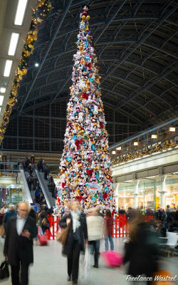 Christmas Tree, London St Pancras.jpg