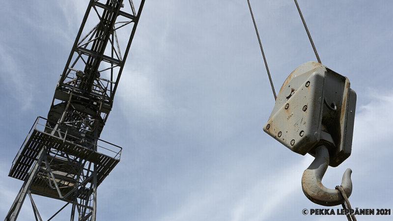 The crane (V) at Suomenlinna dry doc