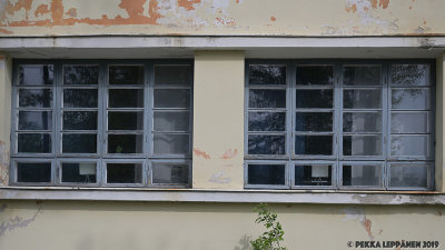(abandoned) Barrack windows