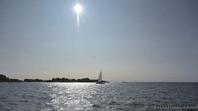 Raising the sail