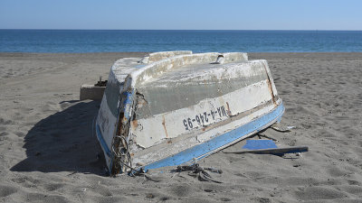 On the beach II / boat