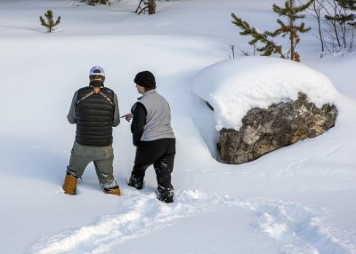 2N9A0334 Yellowstone Kyle Nadia checking tracks.jpg