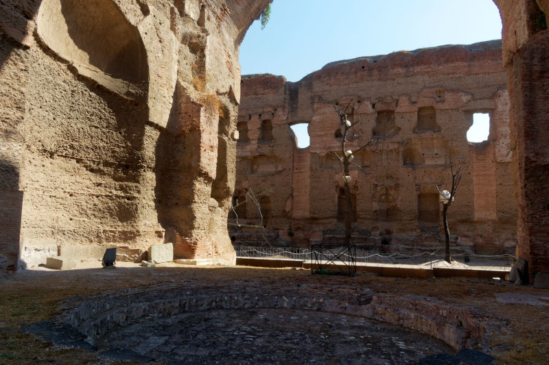 Les Thermes de CaracallaNatatio (piscine) vue du frigidarium