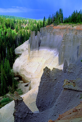  Ash flow tuff deposits and fumarole remnants, Crater Lake National Park, OR