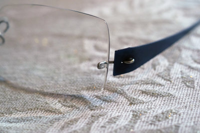 screwless eyeglass hinge