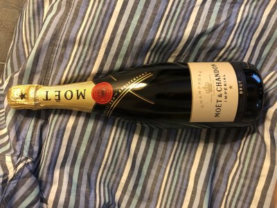 Champagne - 2.JPG