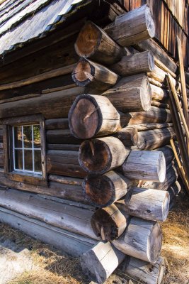 Log Cabin Corner Structure