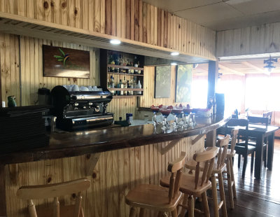 Quetzal Mountain Lodge bar