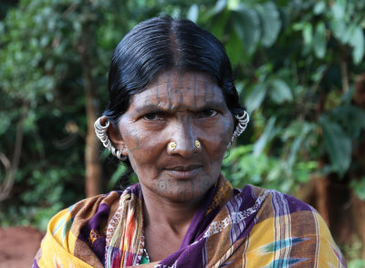 Tattoo-faced Desia Khind woman