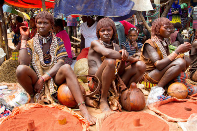 Hamar women on market