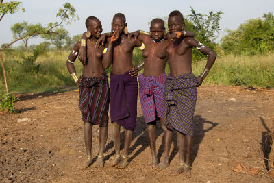 Mursi girls