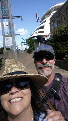 Picture with the sten of a cruise ship