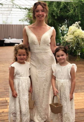 Casey with flower girls.JPG