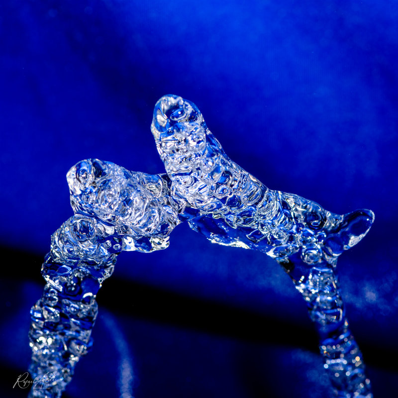 Ephemeral sculptures: water frozen in time