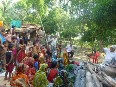 Bangladesh - women's aquaculture class for financial independence