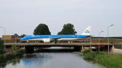 PH-NXE KLM Cityhopper Embraer E195-E2 - MSN 19020060