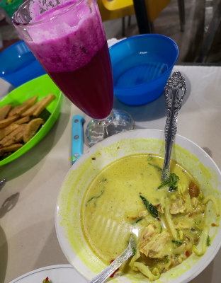 Curry and dragonfruit juice