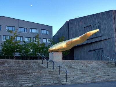 Statue near Bayerisch history museum