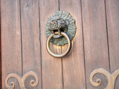 Door knockers, Schottenportal, Scottish doorway