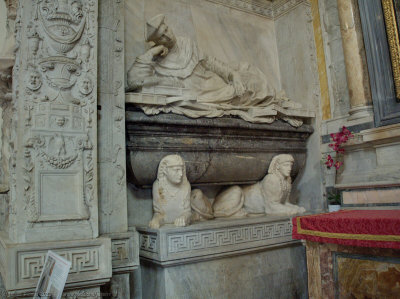 Tomb with sphinxes