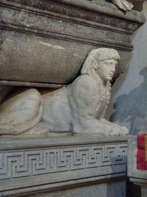 Tomb with sphinxes