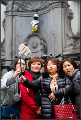 A selfie with Julien (the Mannekin Pis)