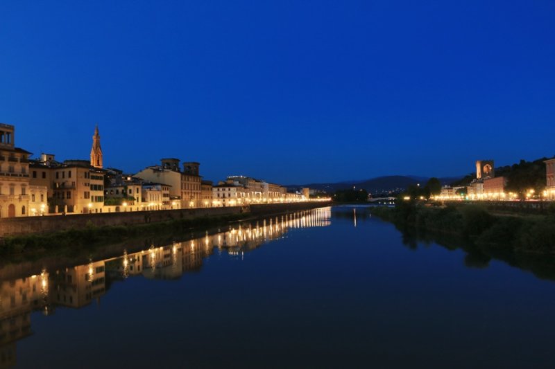 Firenze. Fiume Arno (River Arno)