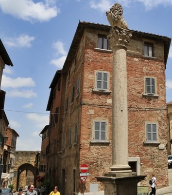 Montepulciano. Colonna del Marzocco