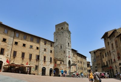 San Gimignano. Piazza della Cisterna