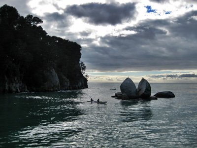 Tokangawhā / Split Apple Rock