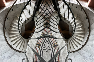 Mirrored Marble Staircase, Garfield Memorial.jpg