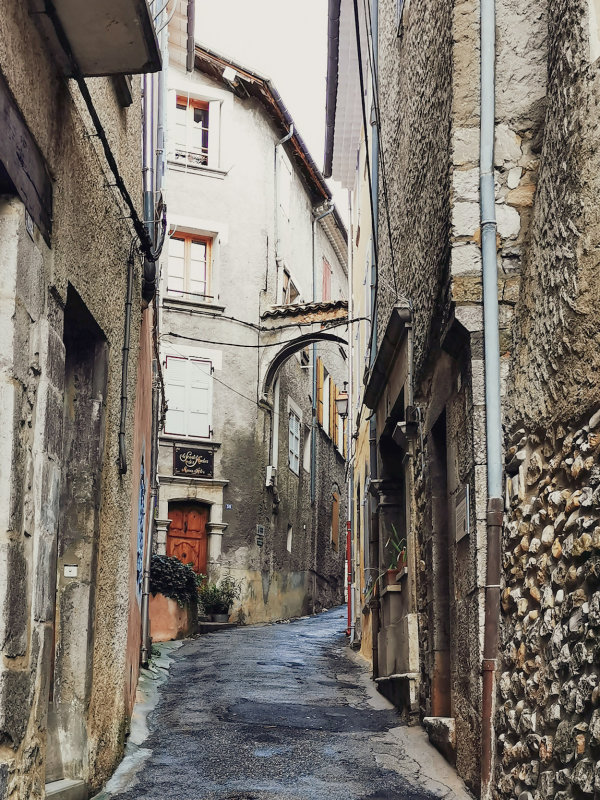 une rue de Serres