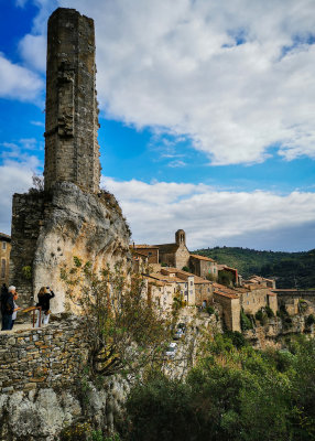 au premier plan, la candela de Minerve 