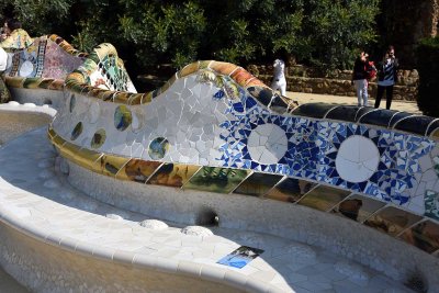 The Serpentine Bench, Park Gell - 9016