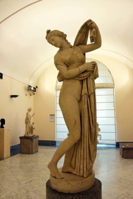 Venus Kallipygos - Collection Farnese - 4398