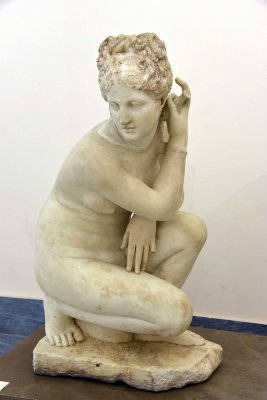 Crouching Aphrodite - Collection Farnese - Mid 2nd century AD from a Greek original of the Hellenistic period - 4402