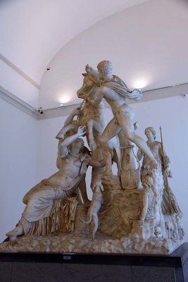 Toro Farnese - Artist of the 1st Severian Age - Roman copy of a Hellenistic sculpture - 4449
