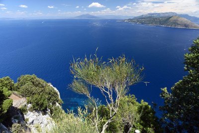 Vesuvio and Sorrento peninsula view from Villa Jovis - 6483