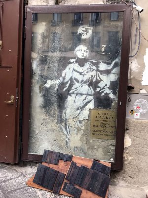Banksy mural, Piazza Gerolomini - Via dei Tribunali - 3443