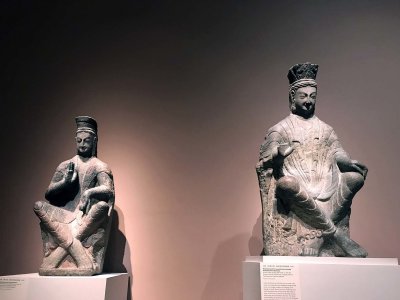 Boddhisattvas with Crossed Ankles (ca. 480-90), Northern Wei period - Shanxi province, Yungang complex - 8267